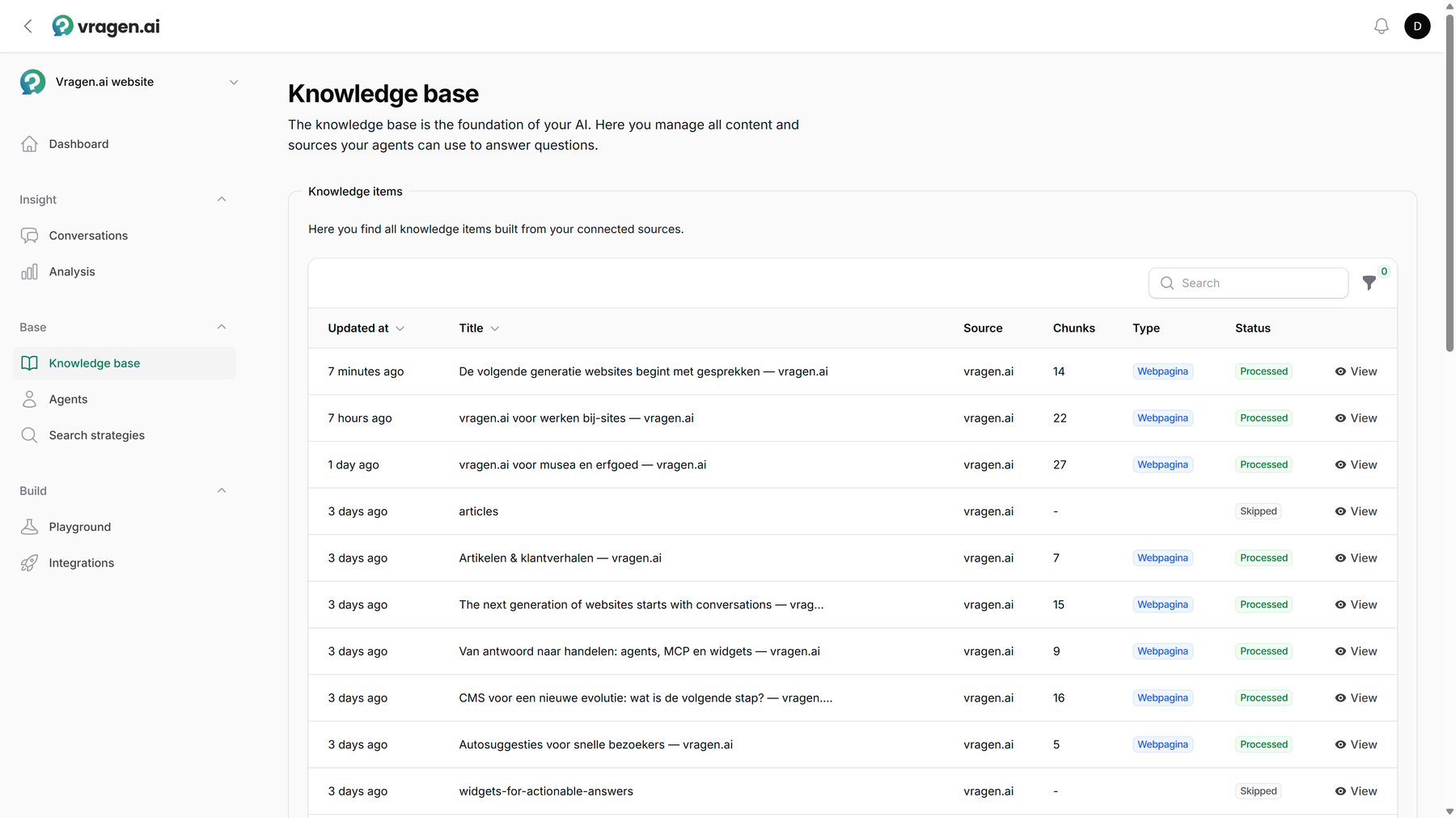 The knowledge base in vragen.ai: a list of knowledge items with the last update, the source, the number of text blocks, the type and the status per item.