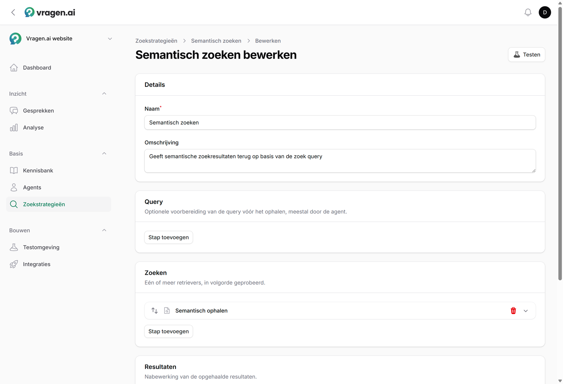 De zoekstrategie-bouwer met de drie stappen Query, Zoeken en Resultaten, per stap een knop om blokken toe te voegen, en rechtsboven de knop Testen.