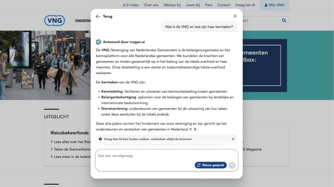 De VNG-website met de vragen.ai-assistent geopend, die antwoord geeft op de vraag wat de VNG is en wat haar kerntaken zijn
